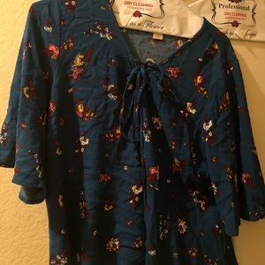 Cute crop bell sleeve printed top from Mossimo